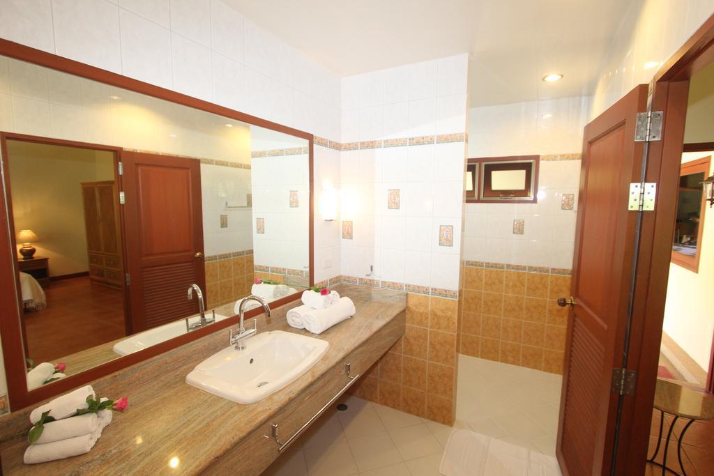 Villa Pimlada Nai Harn Luaran gambar
